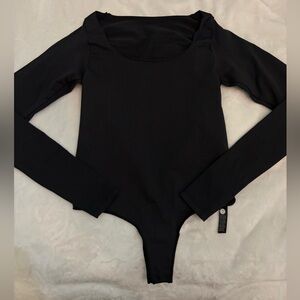 SKIMS Essential Scoop Neck Long Sleeve Bodysuit